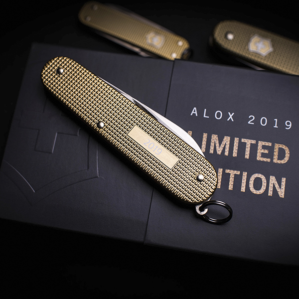Складаний ніж Victorinox Cadet Alox Limited Edition 2019 Champagne Gold 0.2601.L19