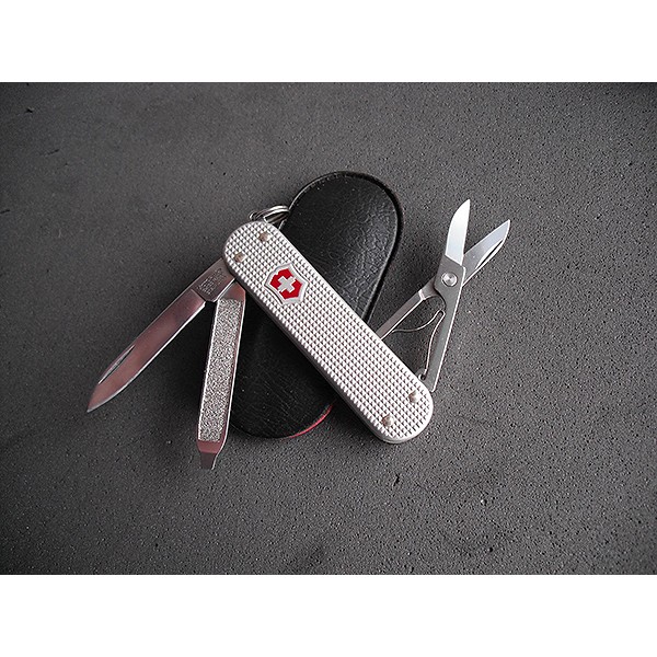 Складаний ніж Victorinox Classic Alox 0.6221.26
