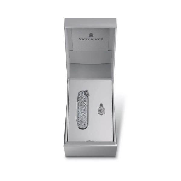 Складаний швейцарський ніж-брелок 58 мм Victorinox Classic SD Brilliant Damast 5 функцій, рукоятки дамаська сталь, подарункова упаковка (0.6221.34)