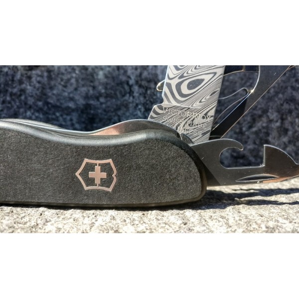 Складаний ніж Victorinox Outrider Damast Limited Edition 2017 0.8501.J17