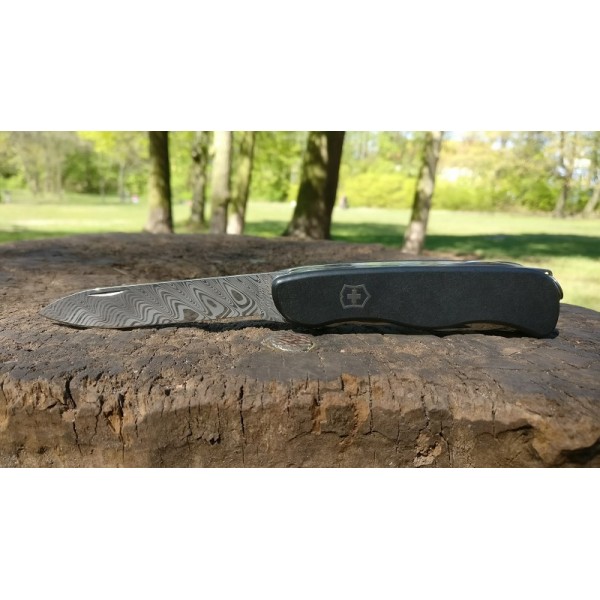 Складаний ніж Victorinox Outrider Damast Limited Edition 2017 0.8501.J17