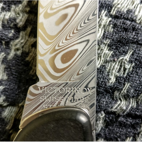 Складаний ніж Victorinox Outrider Damast Limited Edition 2017 0.8501.J17