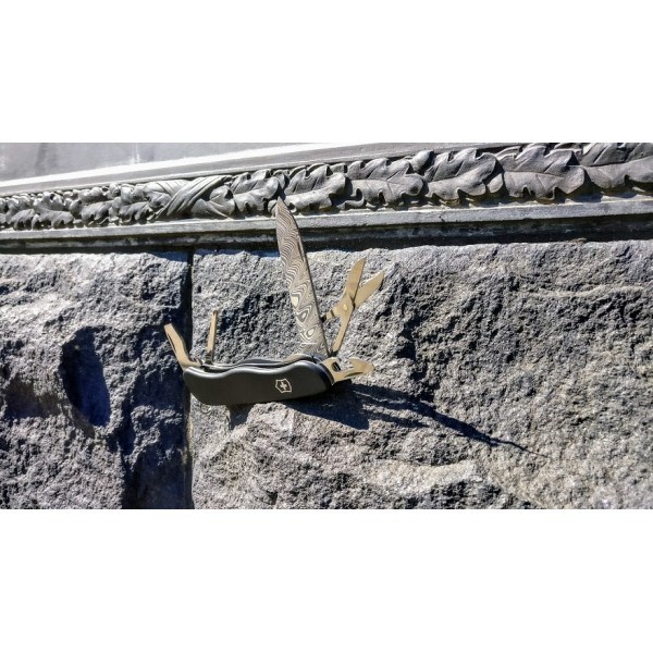 Складаний ніж Victorinox Outrider Damast Limited Edition 2017 0.8501.J17