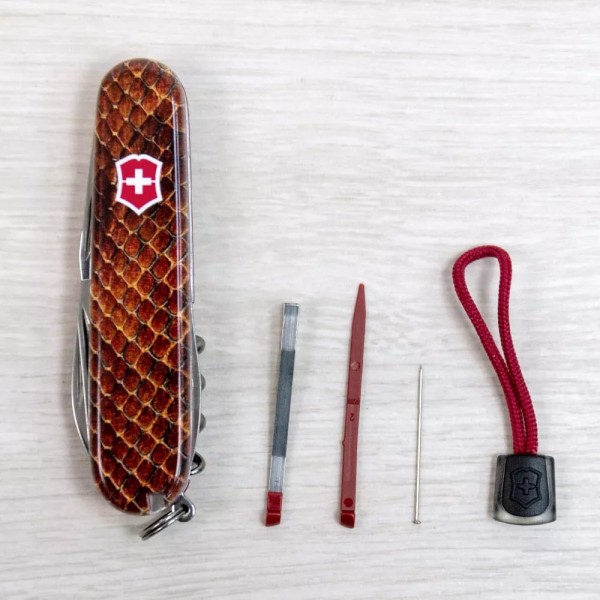 Складаний ніж 91мм Victorinox SPARTAN DESIGN 2 шари, 13 функцій Принт Шкіра кобри (1.3603_R2210pk)