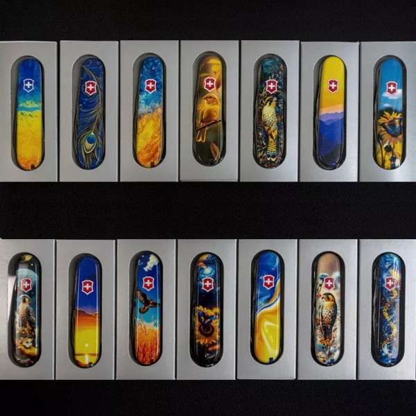 Складаний ніж 91мм Victorinox Huntsman Zodiac15 функцій синій ДНК Українця (1.3713.3_T3270pw)