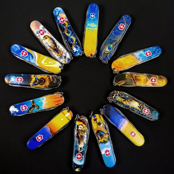 Складаний ніж 91мм Victorinox Huntsman Zodiac15 функцій синій ДНК Українця (1.3713.3_T3270pw)