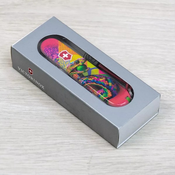 Складаний ніж 91мм Victorinox" Huntsman Zodiac 15 функцій, Змія-тенісист (1.3713_Z4300pk)