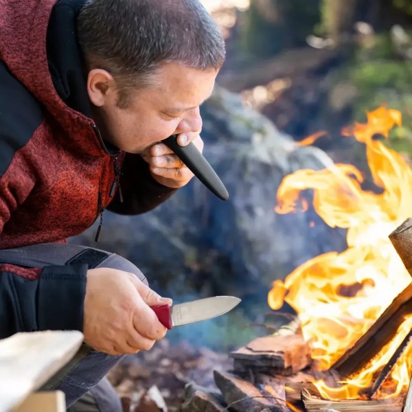 Ніж 23,3 см Victorinox Venture з зеленою рукояттю та пластиковими ножнами (3.0902.4)