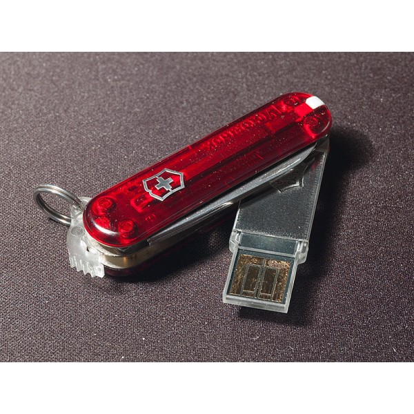 Складаний ніж Victorinox@Work 4.6125.TG16B з usb-модулем 16ГБ