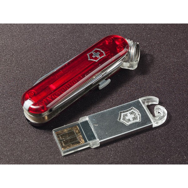 Складаний ніж Victorinox@Work 4.6125.TG16B з usb-модулем 16ГБ