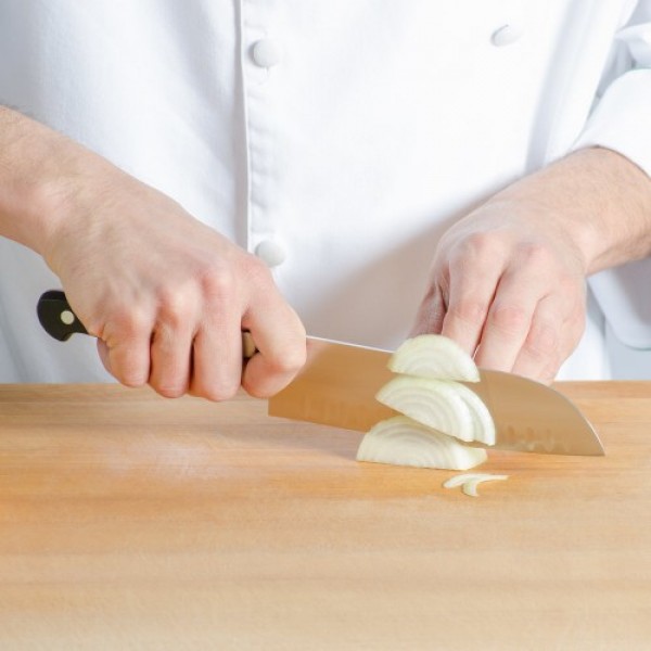 Кухонний кований професійний ніж Victorinox Santoku 7.7223.17